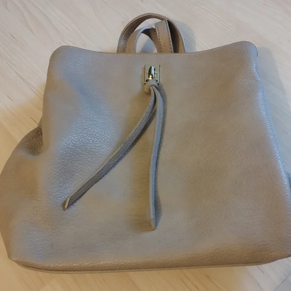 Moda luxe Purse / back pack, scarf and earrings! Lot of 6 items - Picture 2 of 10